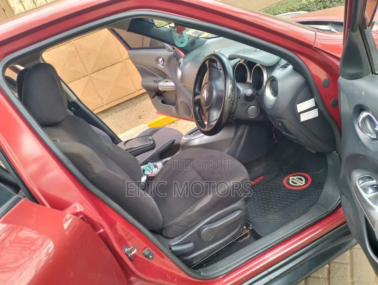 Nissan Juke 2011 Red