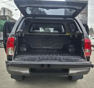 Toyota Hilux 2022 Black
