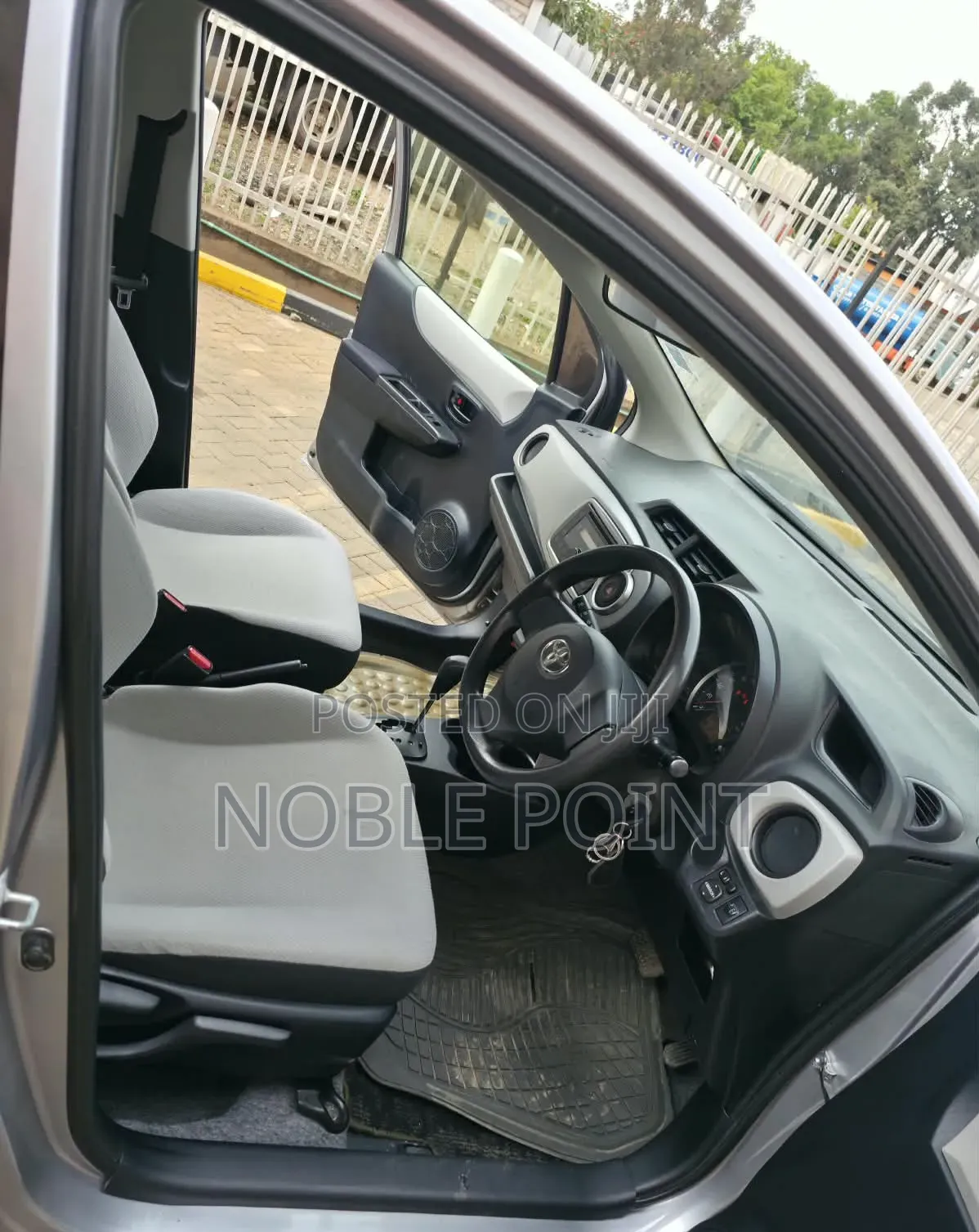 Toyota Vitz 2013 Black