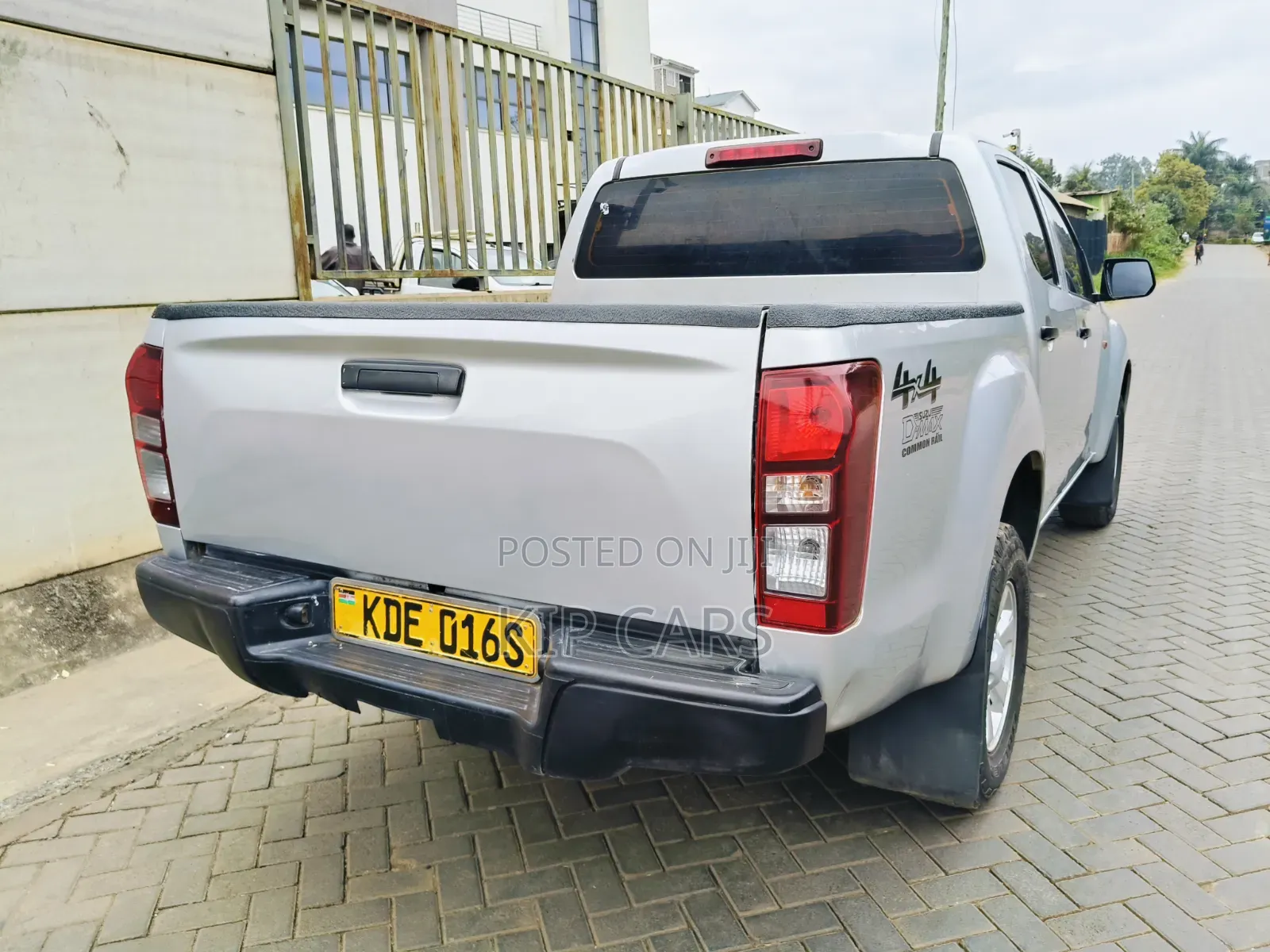 Isuzu D-MAX 2021 Silver