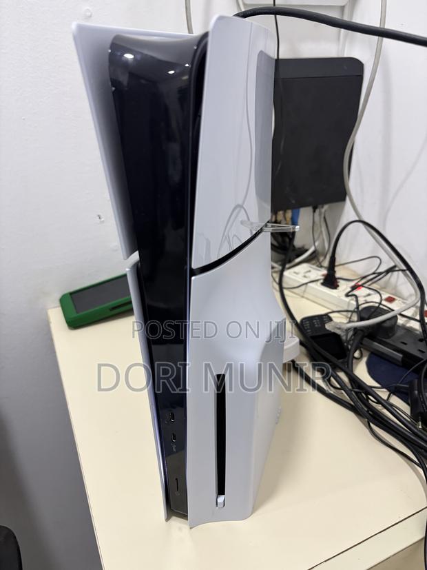 Play Station 5 Slim