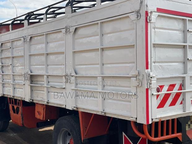 Isuzu FSR KCR 2018 White - thumbnail 3