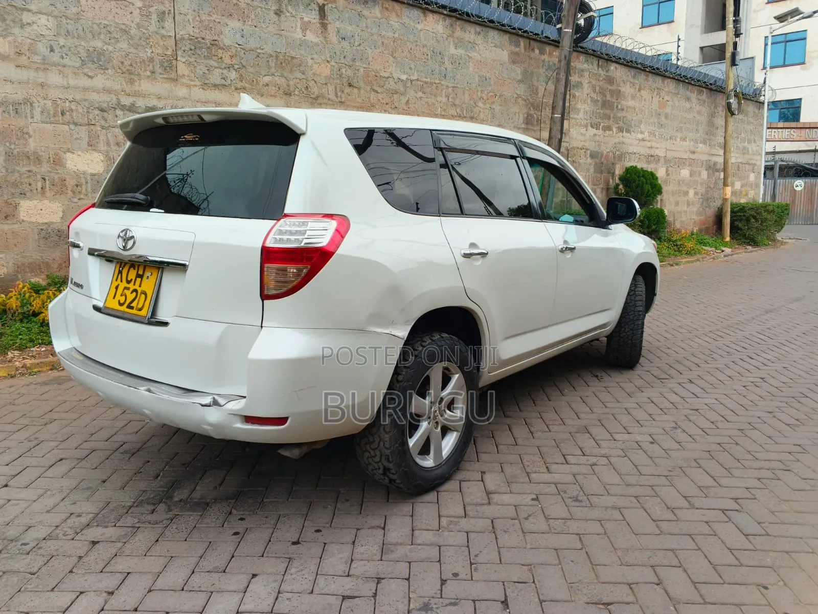 Toyota Vanguard 2010 White