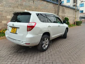 Toyota Vanguard 2010 White
