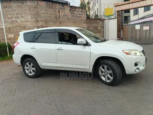 Toyota Vanguard 2010 White