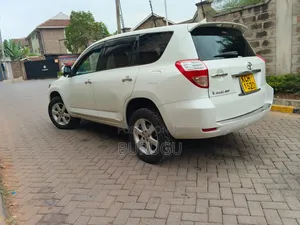 Toyota Vanguard 2010 White
