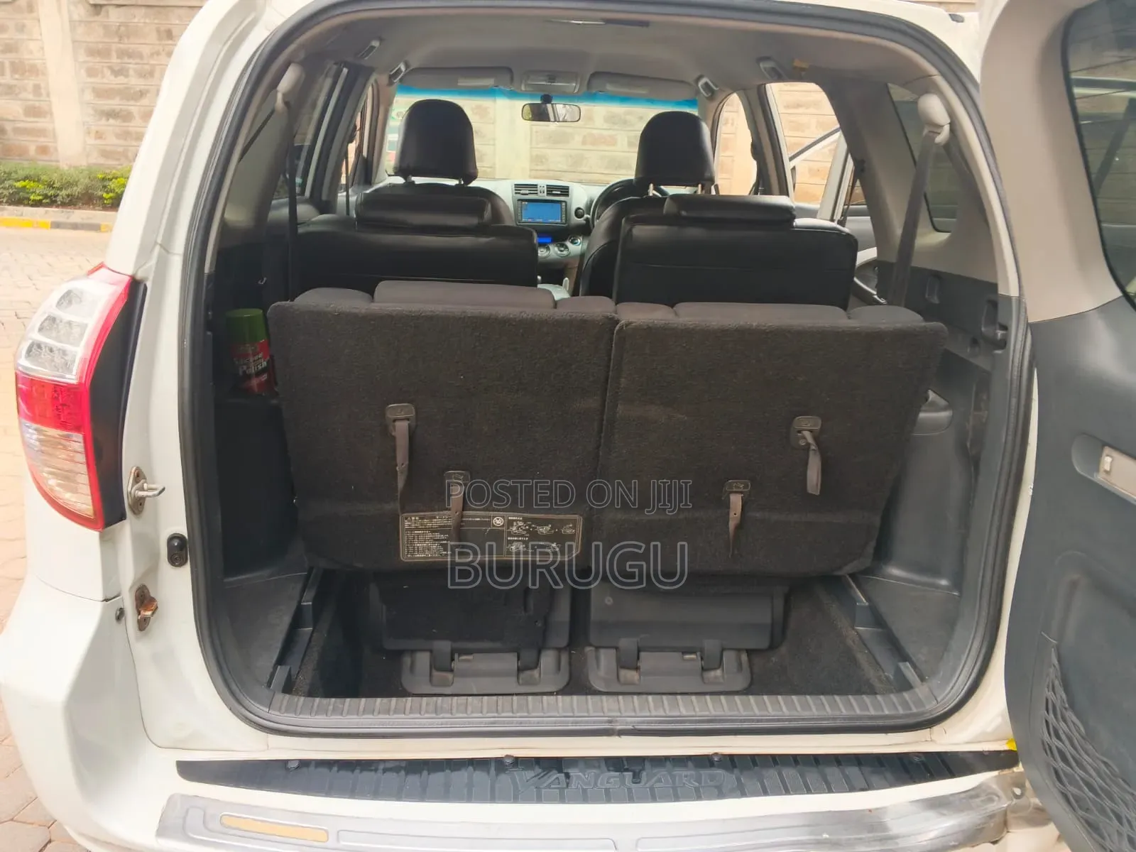 Toyota Vanguard 2010 White
