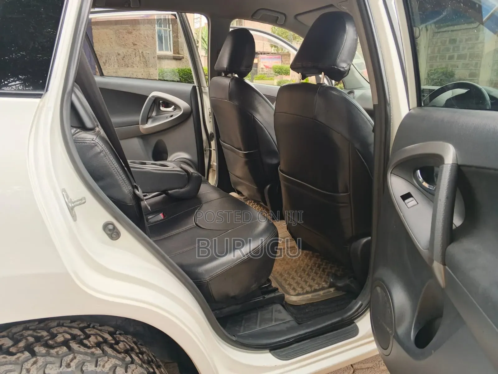 Toyota Vanguard 2010 White