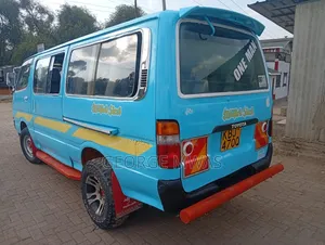 Toyota HiAce 2002 Blue