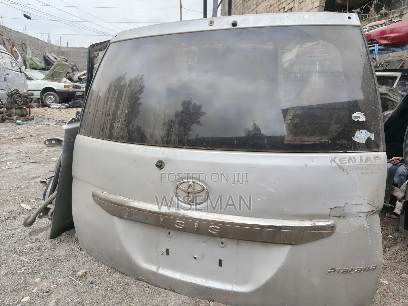 Toyota Isis Platana