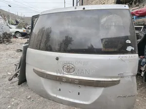 Toyota Isis Platana