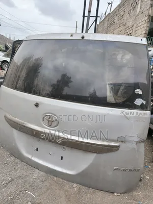 Toyota Isis Platana
