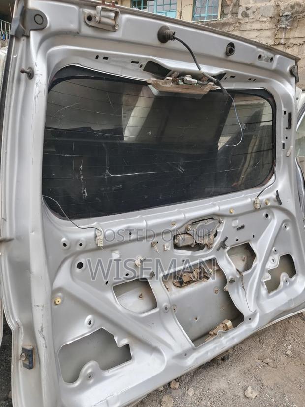 Toyota Isis Platana - thumbnail 4