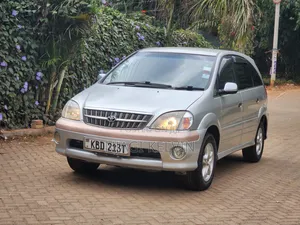 Toyota Nadia 2001 Silver