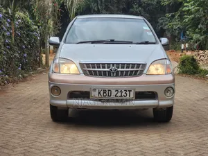Toyota Nadia 2001 Silver