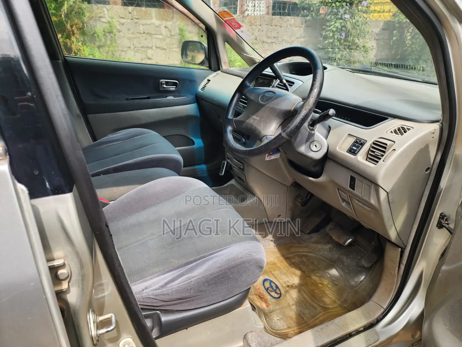 Toyota Nadia 2001 Silver