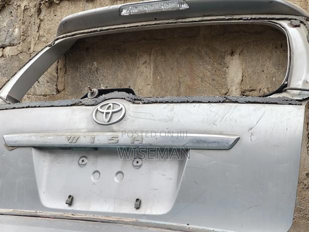 Toyota Wish Boot