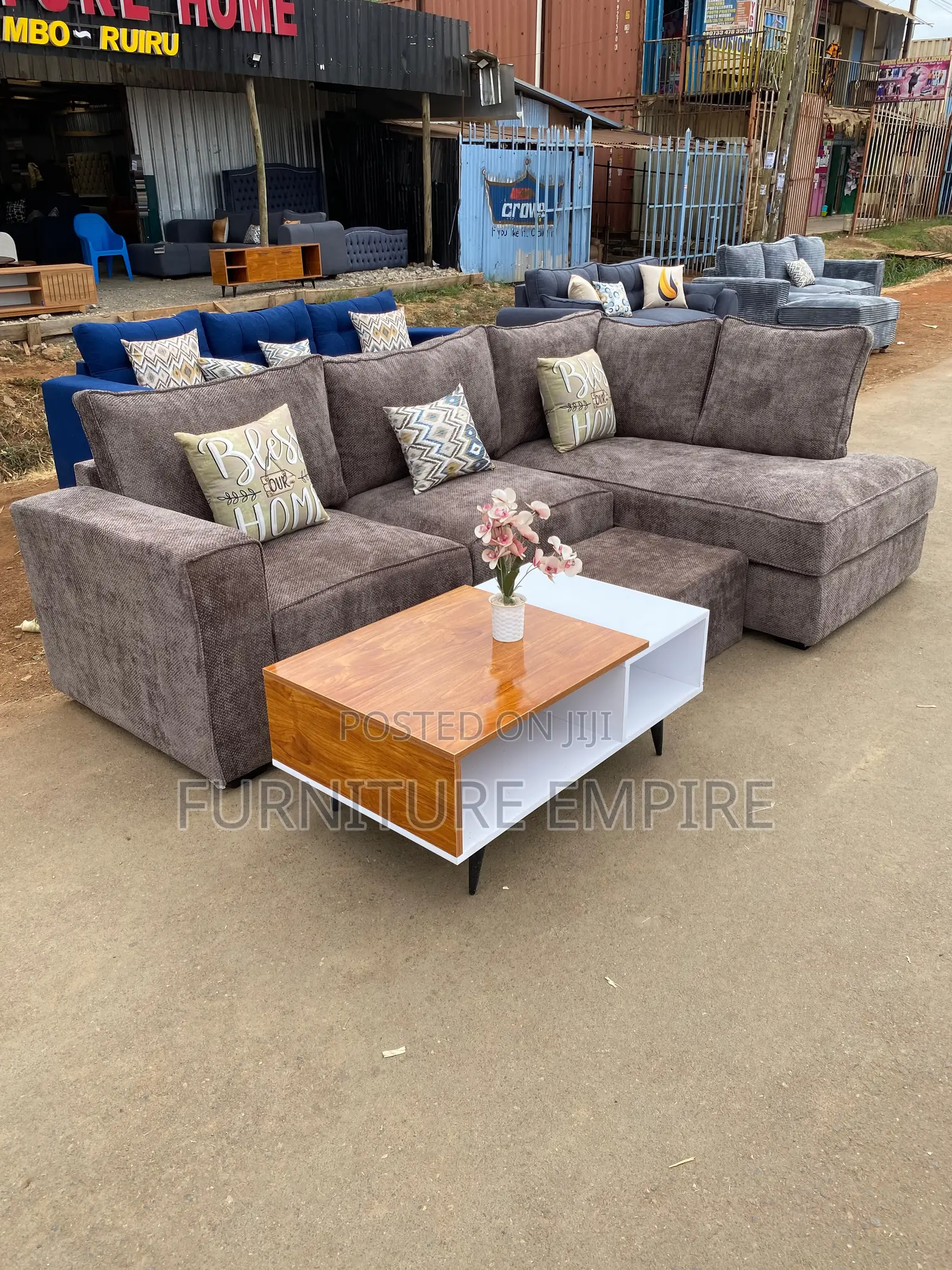 6‐Seater L‐Shaped Brown Sofa With Cushions