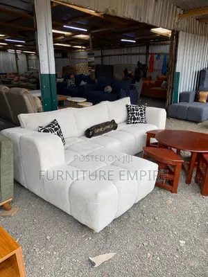 6 Seater L‐Shaped White Bubble Sofa With Cushioned Back