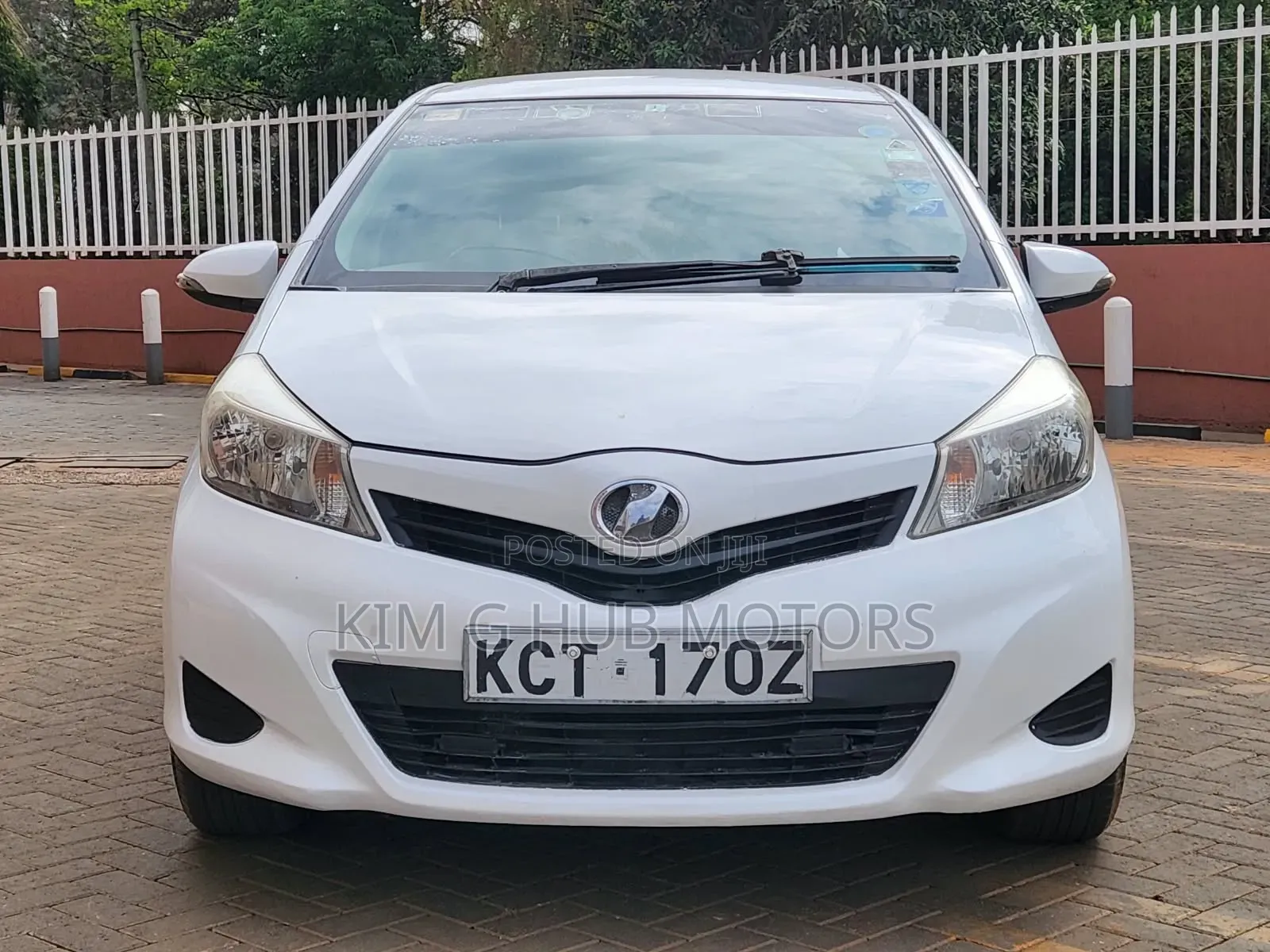 Toyota Vitz 1.3 FWD 5dr 2012 White