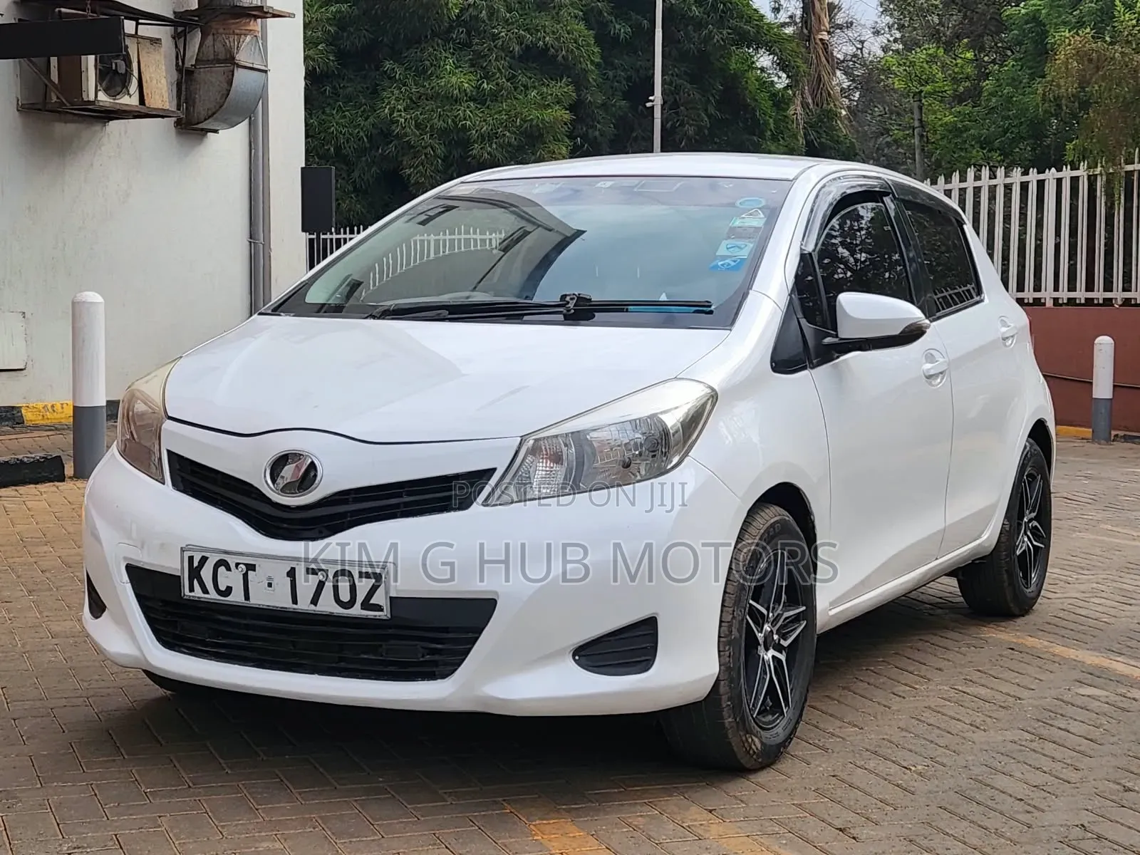 Toyota Vitz 1.3 FWD 5dr 2012 White
