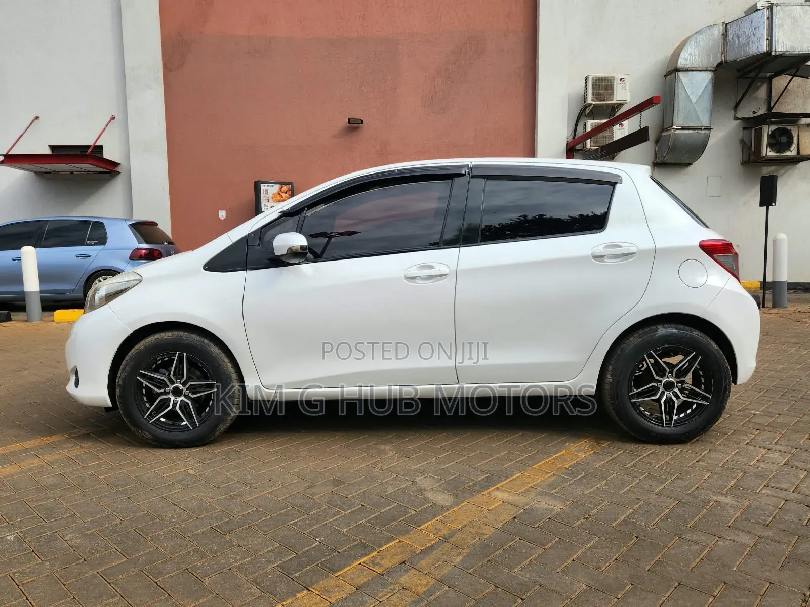 Toyota Vitz 1.3 FWD 5dr 2012 White
