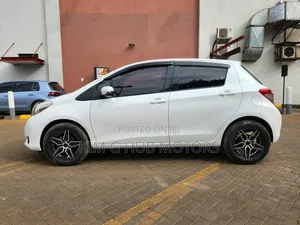Toyota Vitz 1.3 FWD 5dr 2012 White