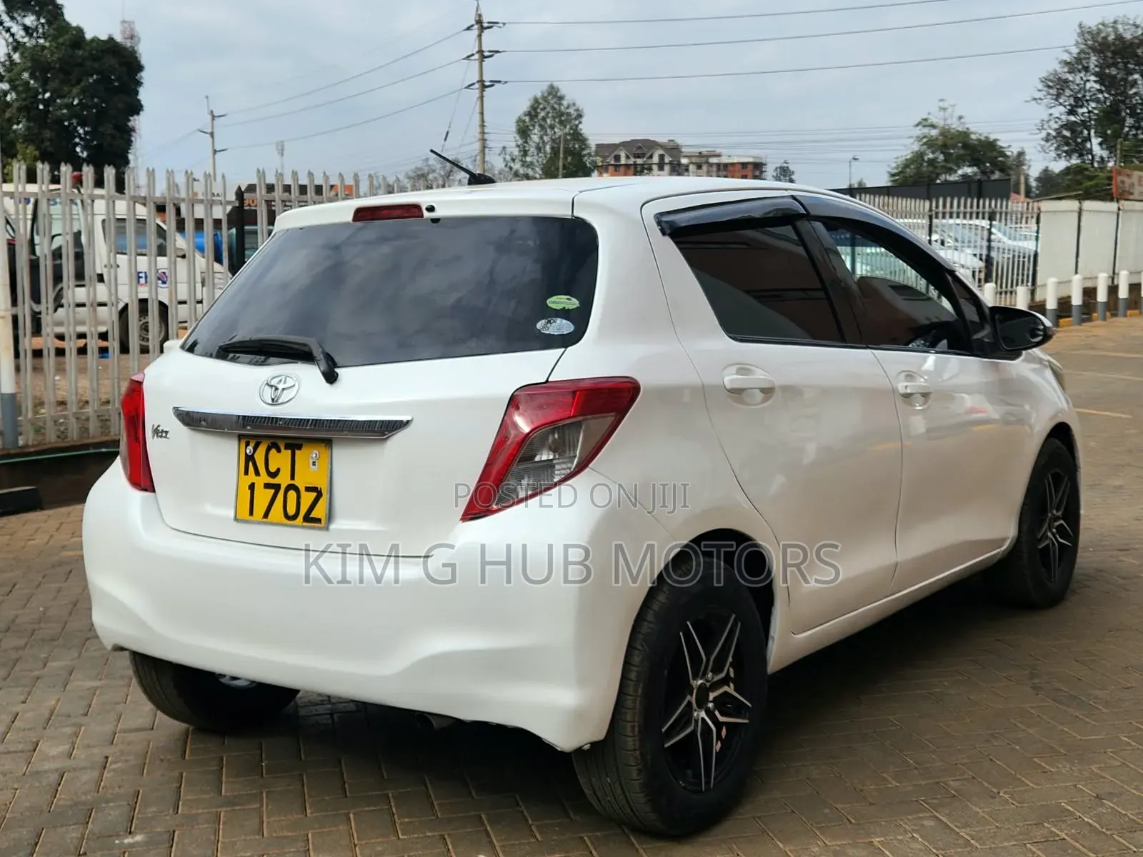Toyota Vitz 1.3 FWD 5dr 2012 White