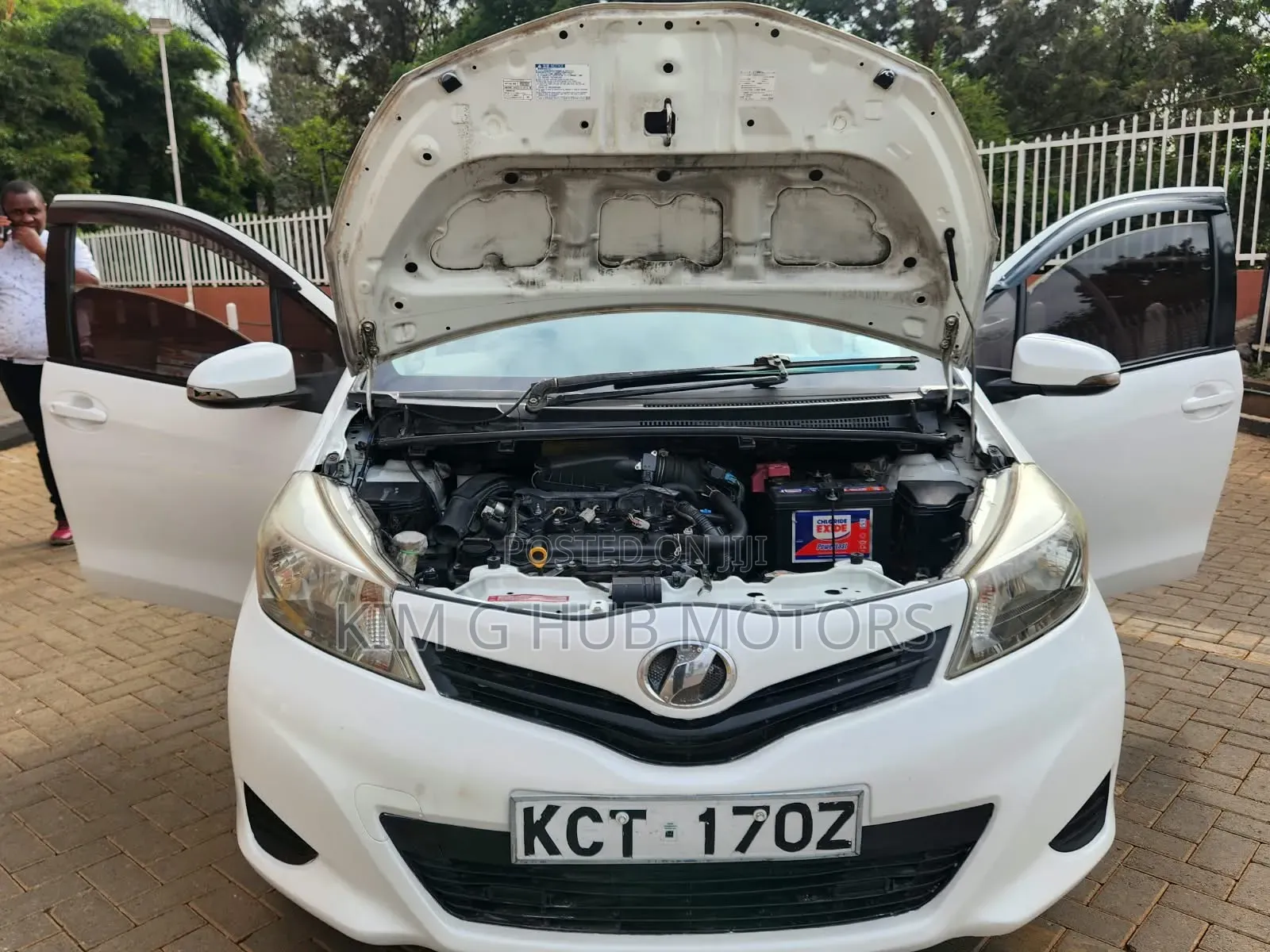 Toyota Vitz 1.3 FWD 5dr 2012 White