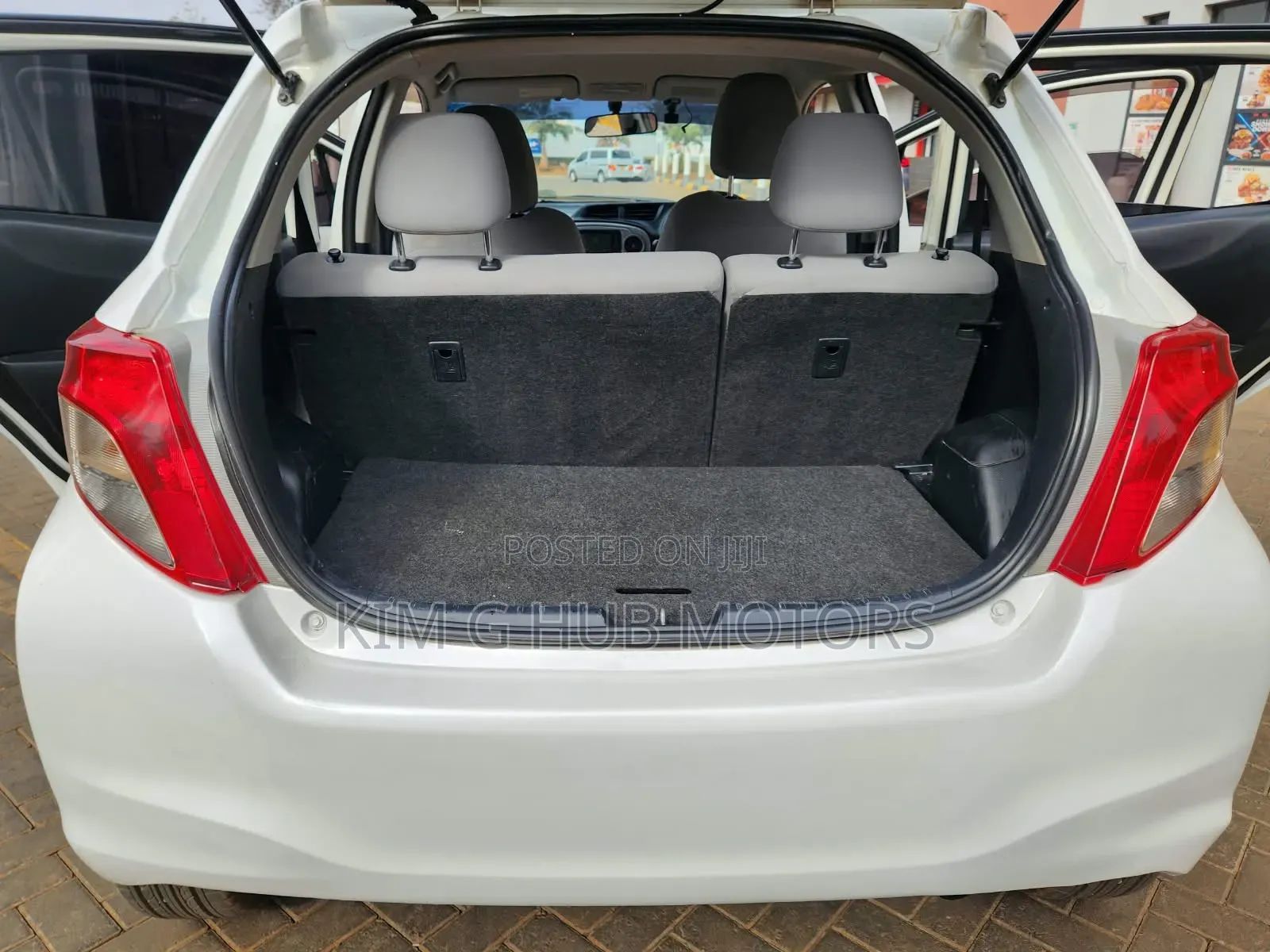 Toyota Vitz 1.3 FWD 5dr 2012 White