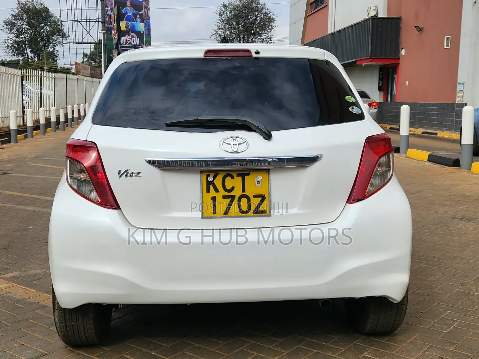 Toyota Vitz 1.3 FWD 5dr 2012 White