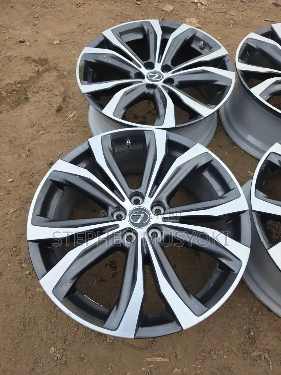 Harrier Lexus 300 Size 20inch Rims