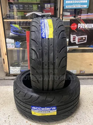Accelera 235/40/R18
