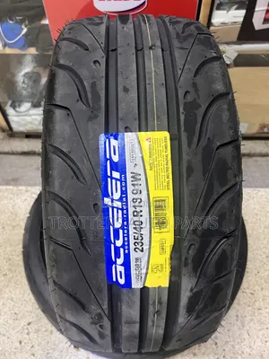 Accelera 235/40/R18