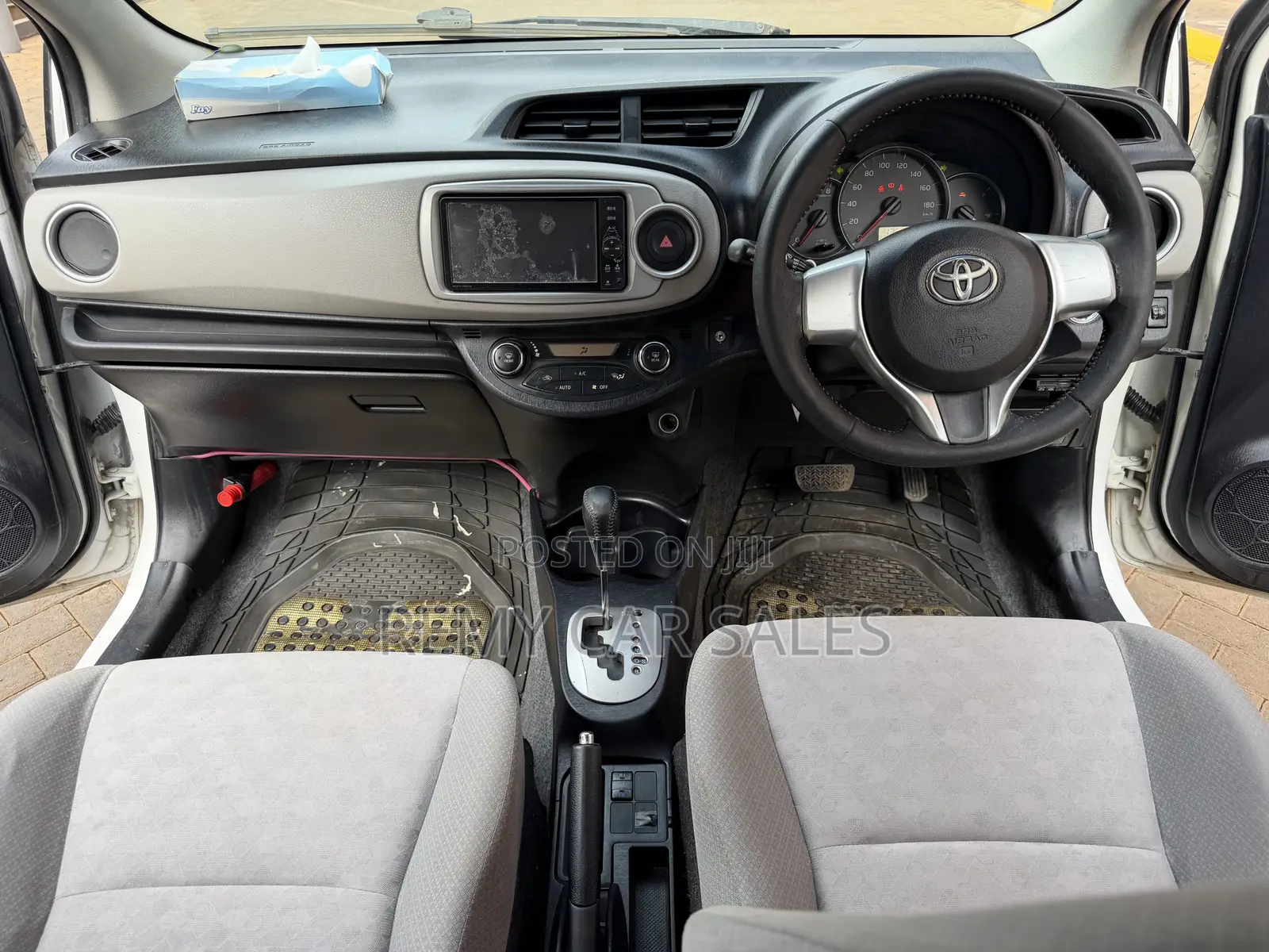 Toyota Vitz 2012 White