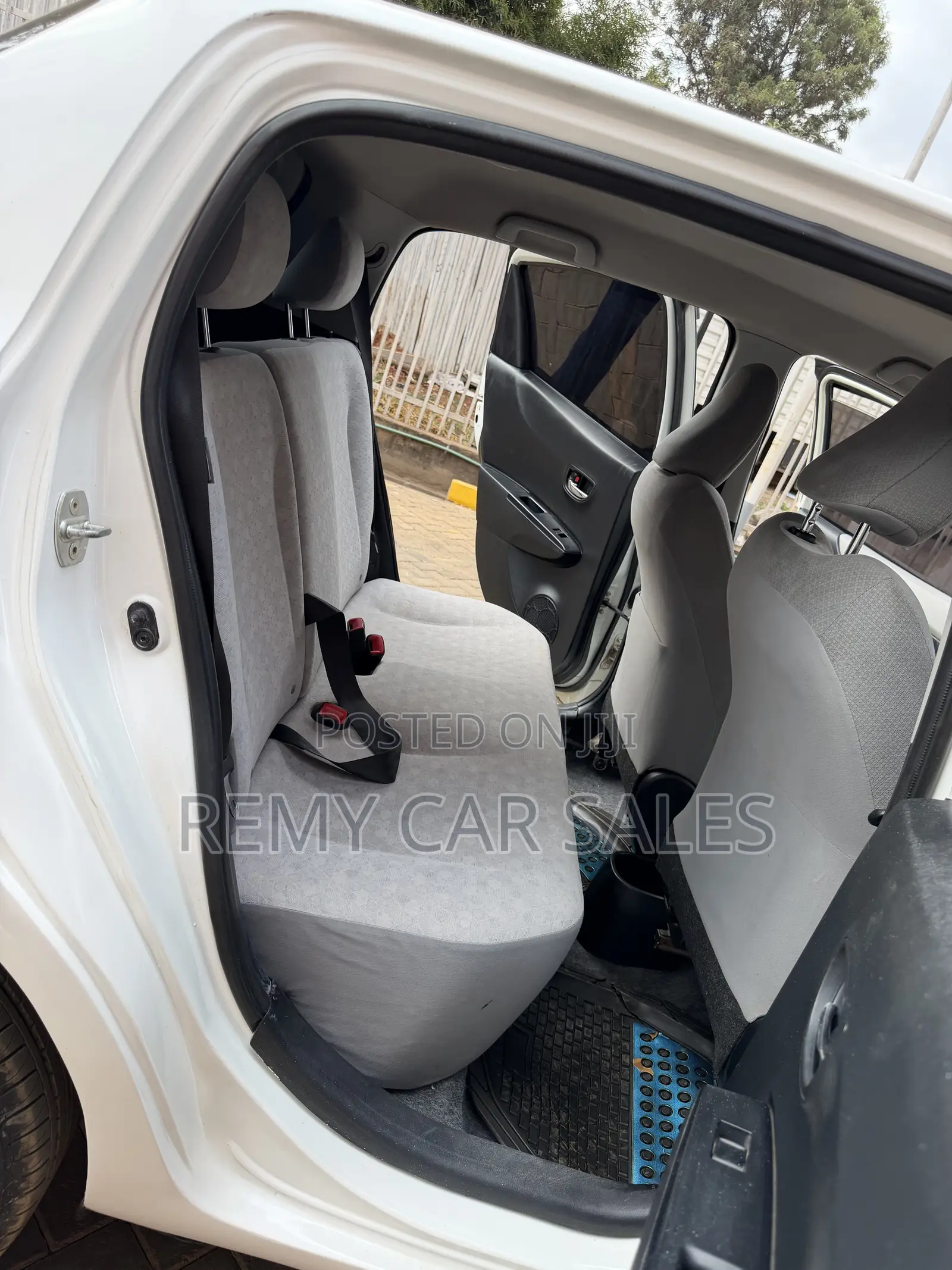 Toyota Vitz 2012 White