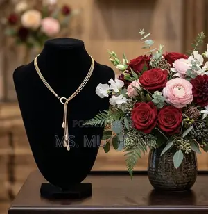 Boxes Gold-Tone Water Drop Pedants Necklace
