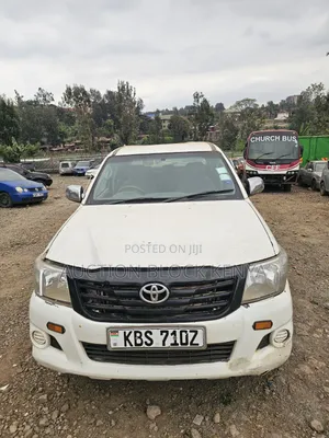 Toyota Hilux 2012 White
