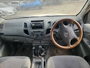 Toyota Hilux 2012 White
