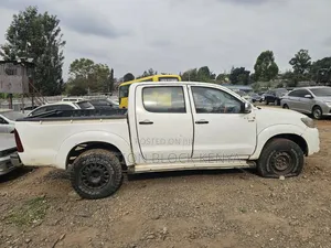 Toyota Hilux 2012 White