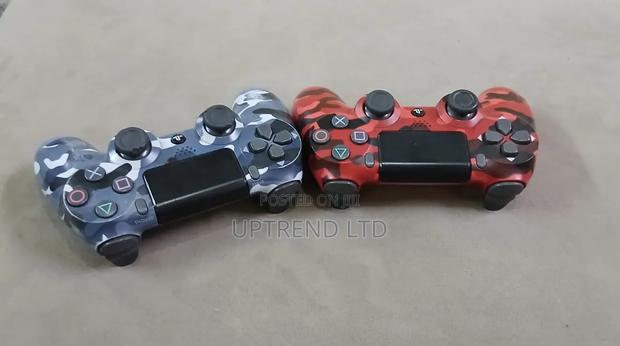 Ex Canada Playstation 4 Standard Black , Delivery Available - thumbnail 3