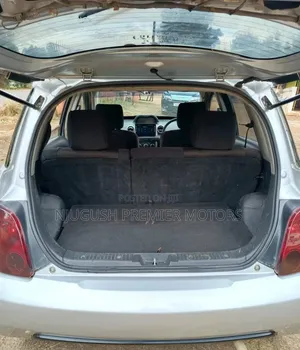 Toyota IST 2004 Silver