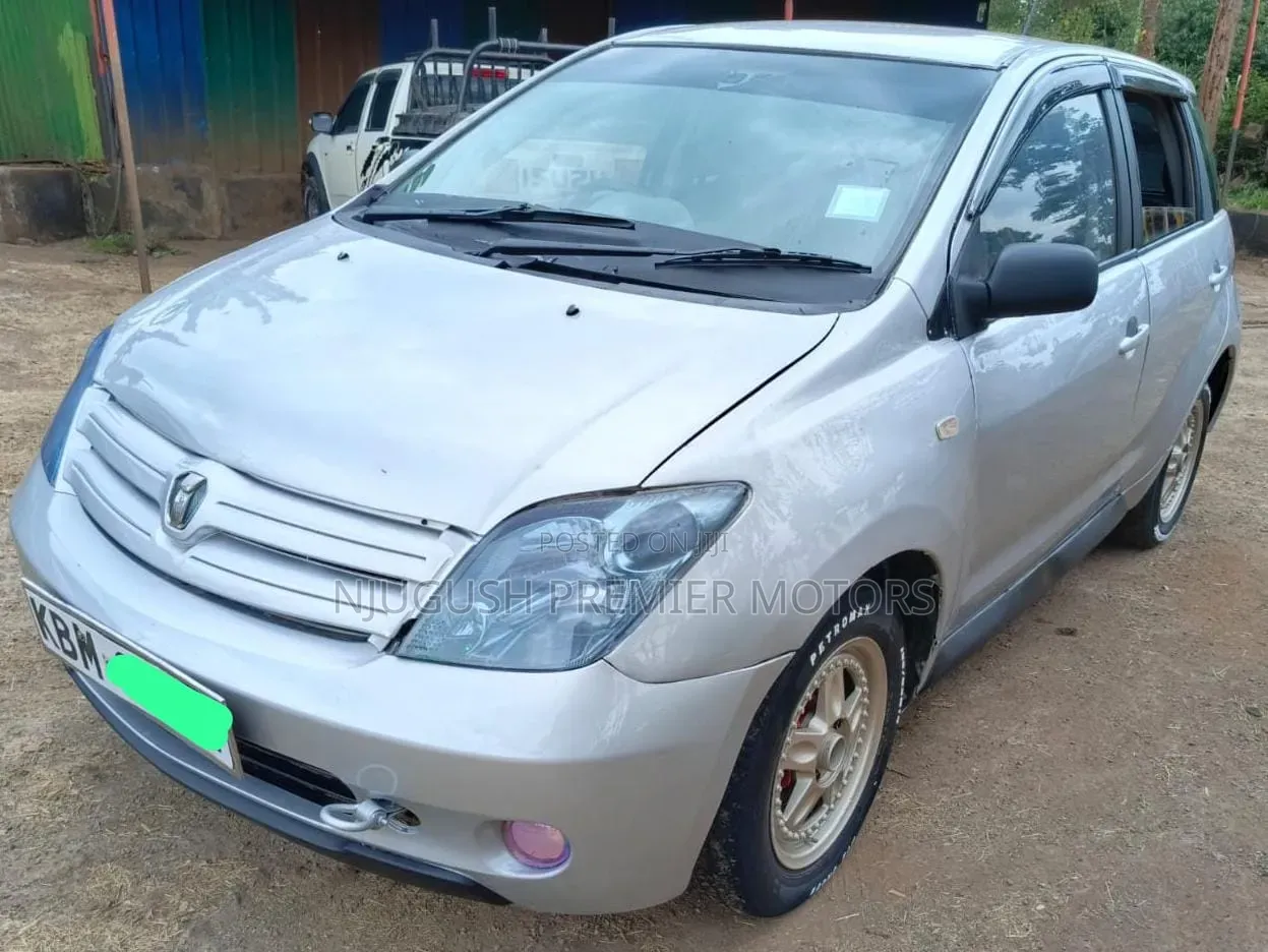 Toyota IST 2004 Silver
