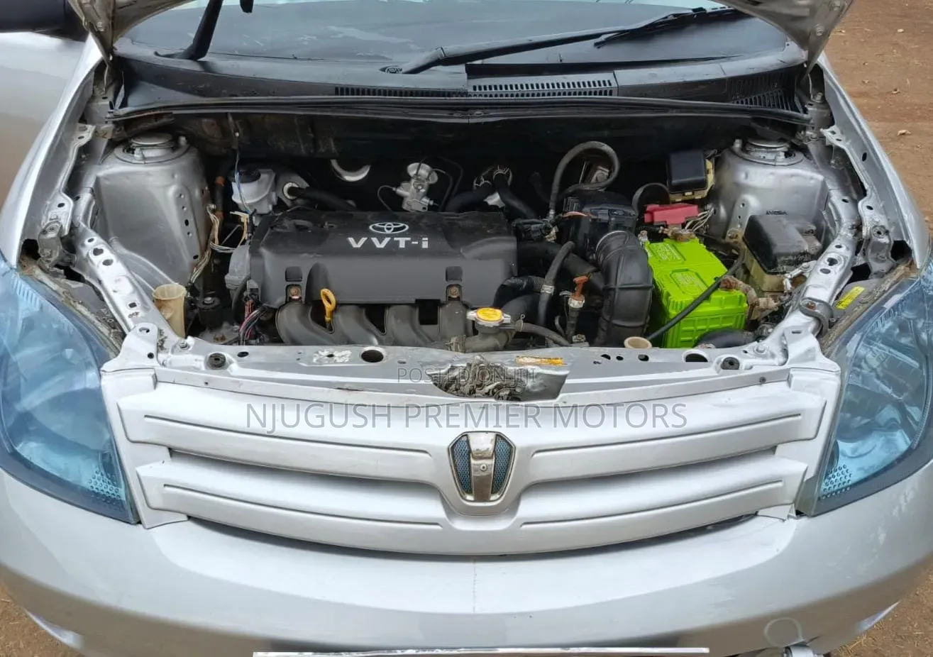 Toyota IST 2004 Silver