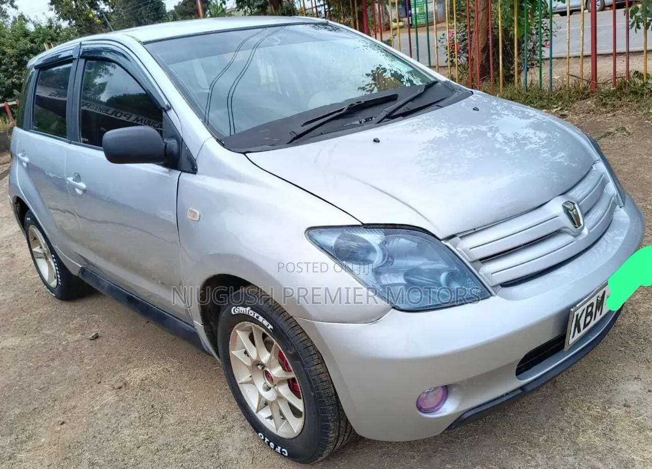 Toyota IST 2004 Silver