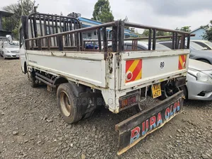 Mitsubishi Canter 2017 White