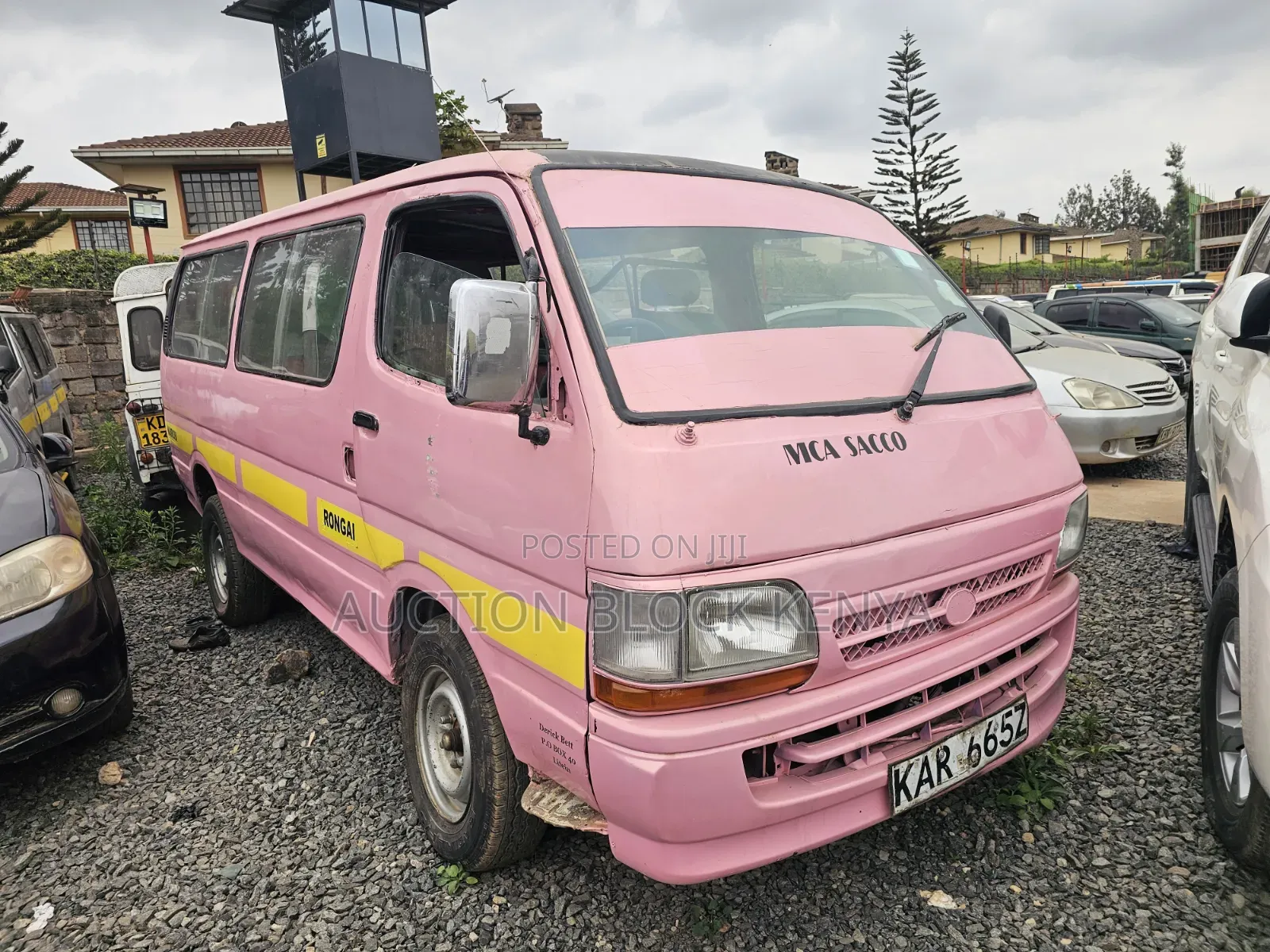 Toyota HiAce 1997 Pink