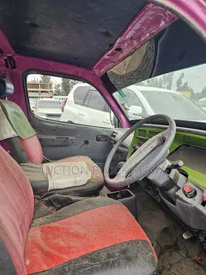 Toyota HiAce 1997 Pink