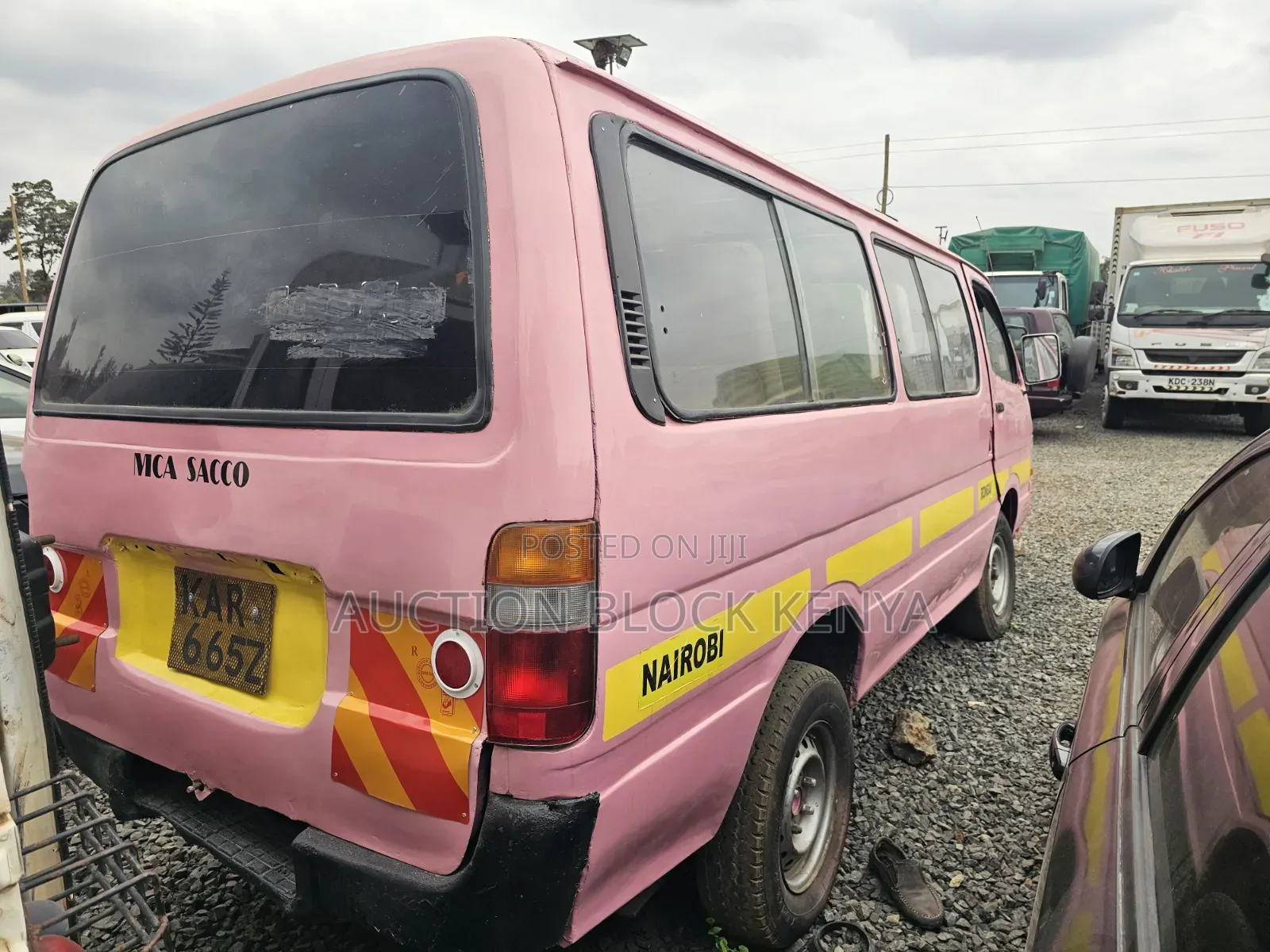Toyota HiAce 1997 Pink