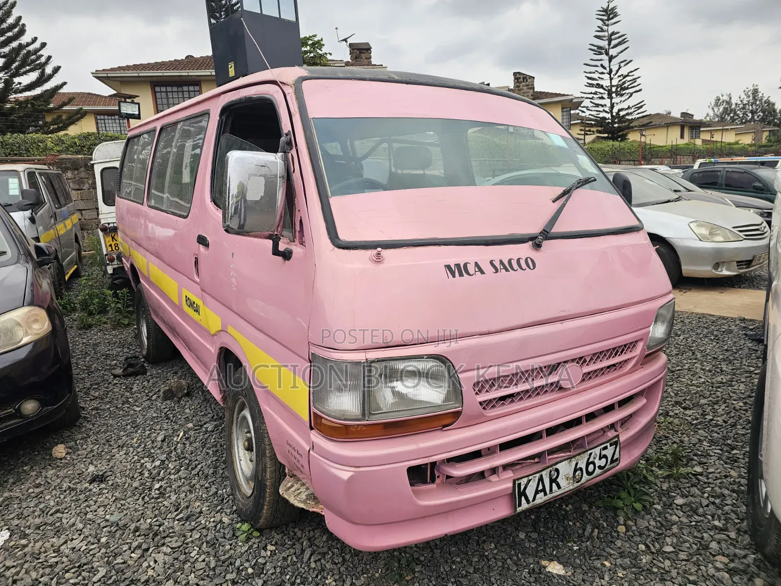 Toyota HiAce 1997 Pink